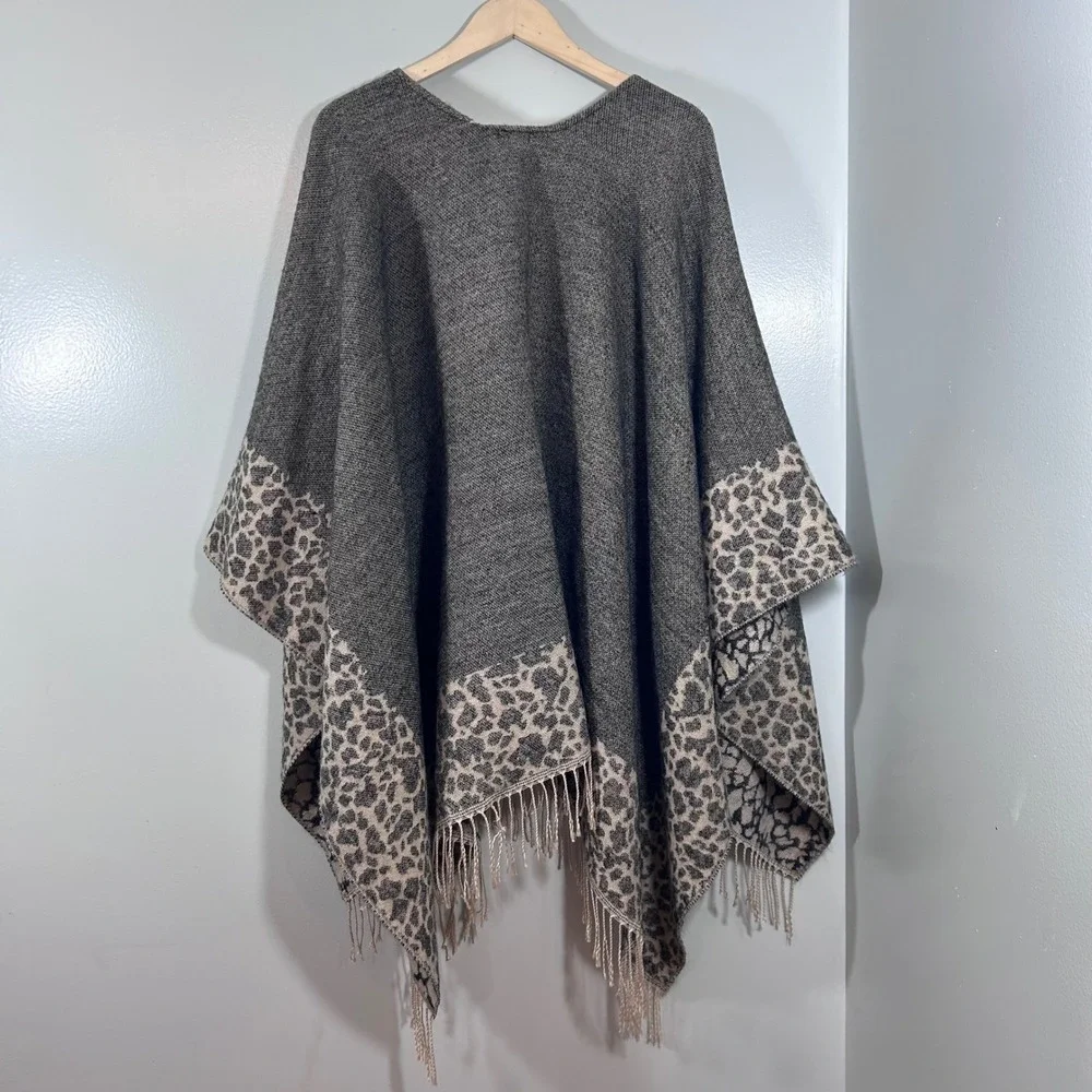 Croft & Barrow Gray Leopard Print Fringe Open Front Poncho Wrap One Size